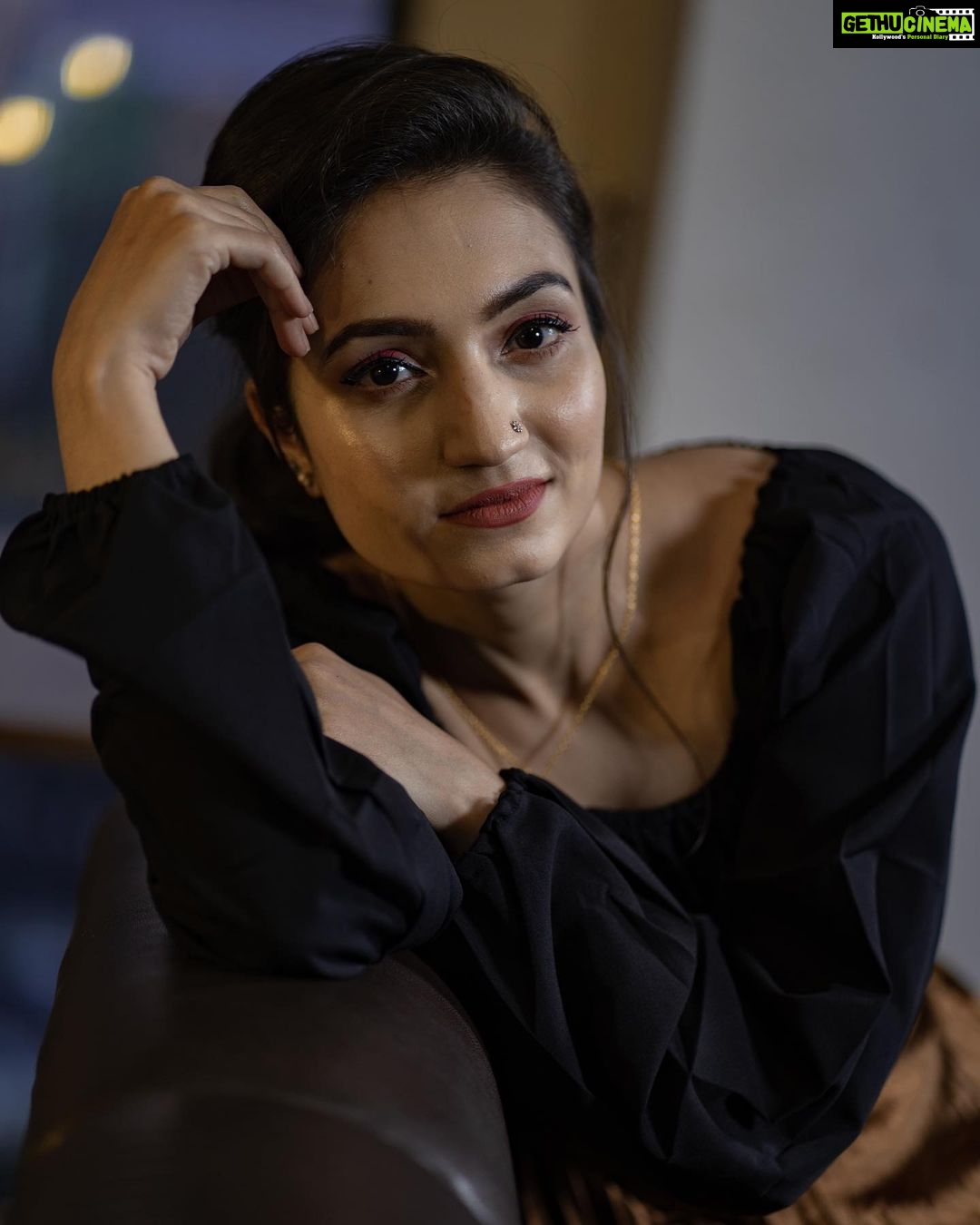Vaishnavi Gowda Instagram - Black ? Or Red ? 🖤❤️