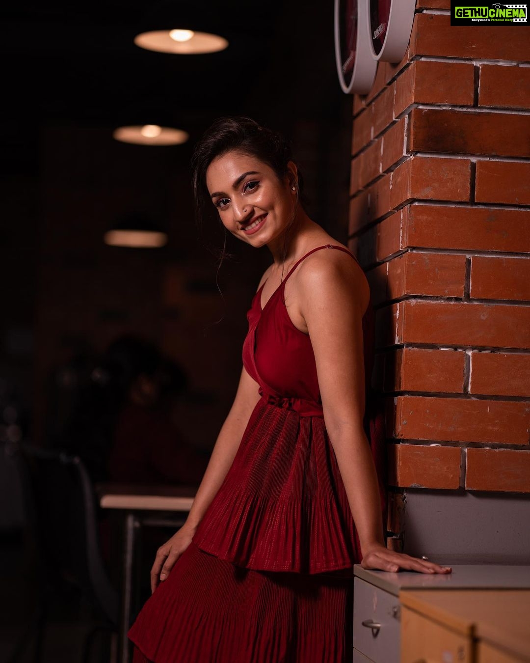 Vaishnavi Gowda Instagram - Black ? Or Red ? 🖤❤️