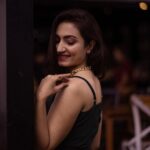 Vaishnavi Gowda Instagram - Blue blue God bless you ! Green Green ….. …… Complete it if you’ve ever played this … 🤪 PC - @karthikrameshphotography