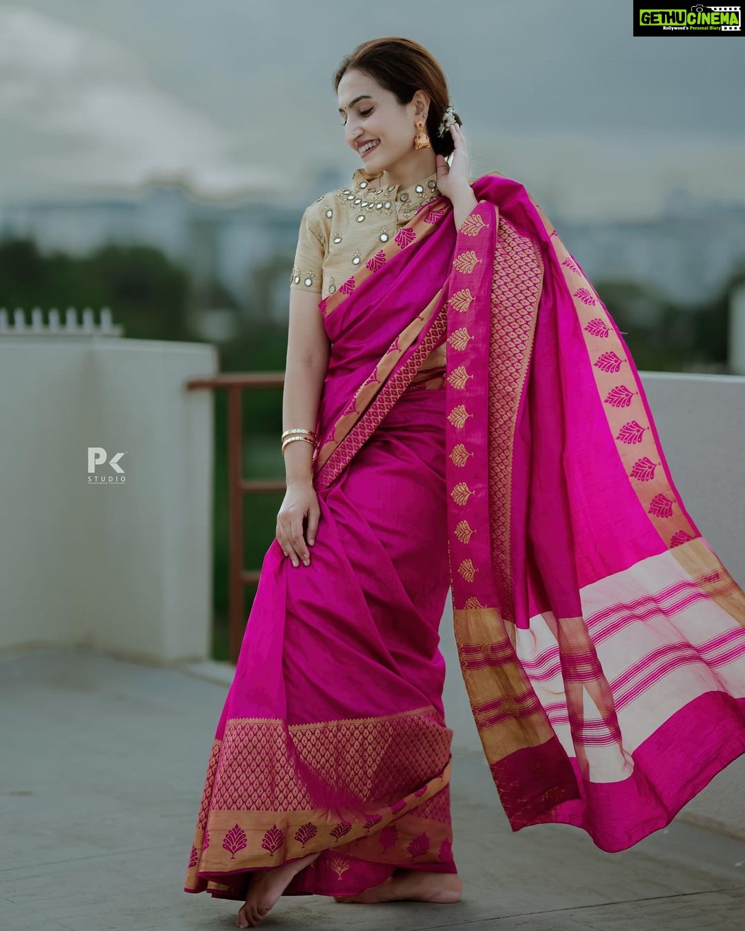 Vaishnavi Gowda Instagram - Pink saree 😍