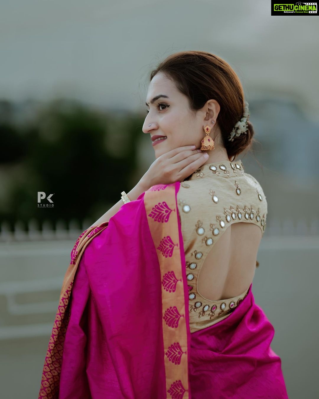 Vaishnavi Gowda Instagram - Pink saree 😍