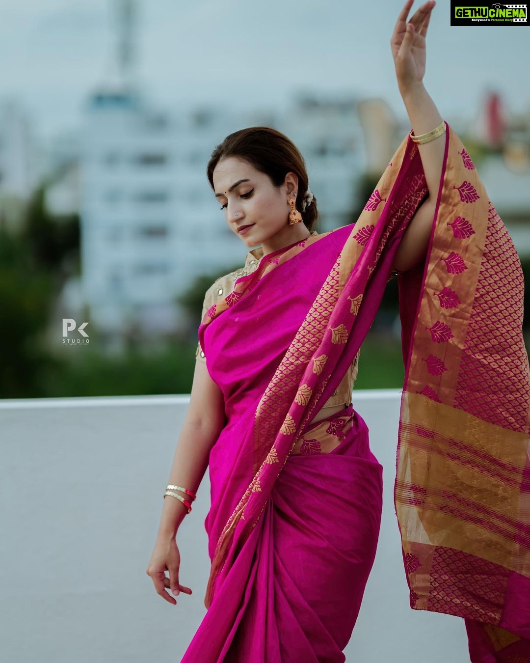 Vaishnavi Gowda Instagram - Pink saree 😍