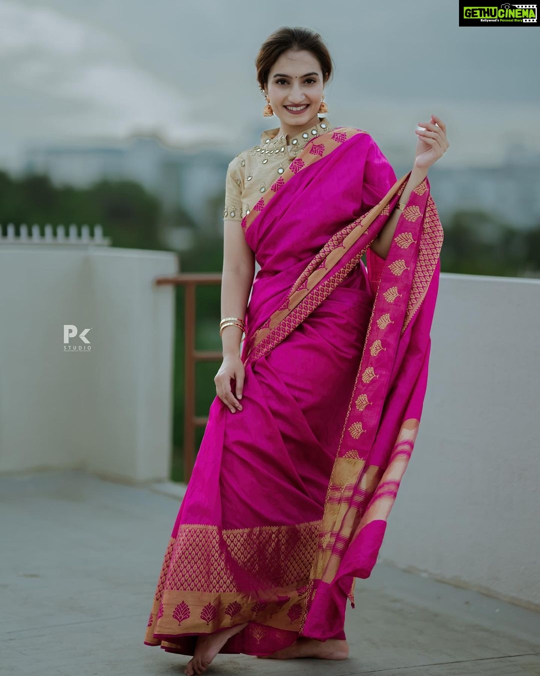 Vaishnavi Gowda Instagram - Pink saree 😍