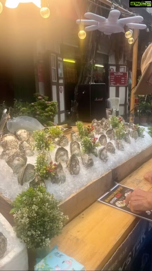 Vanitha Vijayakumar Instagram - #oysters #bangkok #chinatown