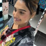 Vanitha Vijayakumar Instagram - Trying on new make up products at a mall for me is like being in lalaland❤️