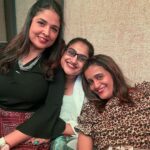 Vanitha Vijayakumar Instagram - #friendship #friends #friendslikefamily #weekend #birthday ❤️@ @thenmozhi.thenmozhi @sowmyajayaramofficial