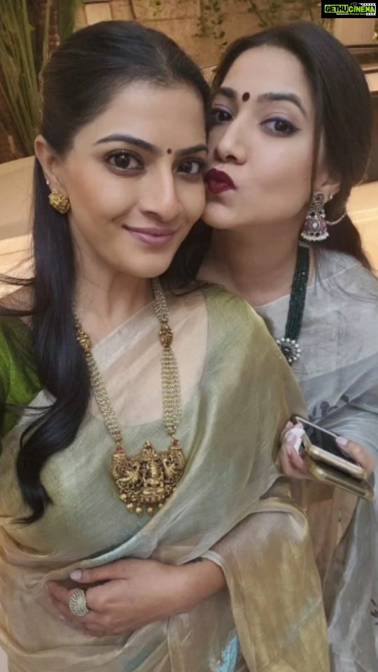 Varalaxmi Sarathkumar Instagram - Happyyyyy 30th babyyyyyyy... @poojasarathkumar I love you to the moon and back...cant believe you've grown so big so fast..seems like yesterday I was holding u in my arms not wanting to let you go..(although now u r a pain in my backside..) but I love you nonetheless haha..you know I always have ur back.. Can't live with you, can't live without you.. Muahhh sorry I'm not there..will make it up to you with goodies from americaaaaa... Love you baby..have a blasttttt 😘😘😘 #babysister #loveofmylife #sisterlove #siblings #30thbirthday #truelove #instagram #instareels #reels #srkfan