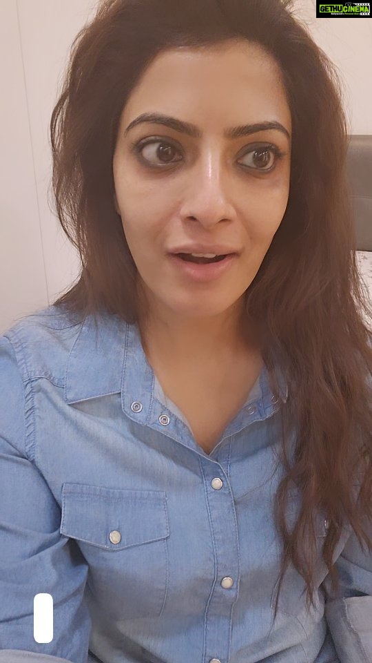 Varalaxmi Sarathkumar Instagram - Weekend Thoughts...🤣🤣 #fridayfeels Don't make fun of anyone but yourself.. Have a great weekend peeps..😘😘 Sending you loads of love and laughter.. #weekend #weekendvibes #friday #justforlaughs #laugh #laughatyourself #love #funny #instagram #instafun #reels #reelsinstagram Chennai, India