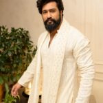 Vicky Kaushal Instagram - Ganapati Bappa Morya! 🙏🏽