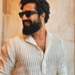 Vicky Kaushal Instagram - Picture taken in 2 minutes… caption pichle 2 ghante se soch raha hu. 🥳