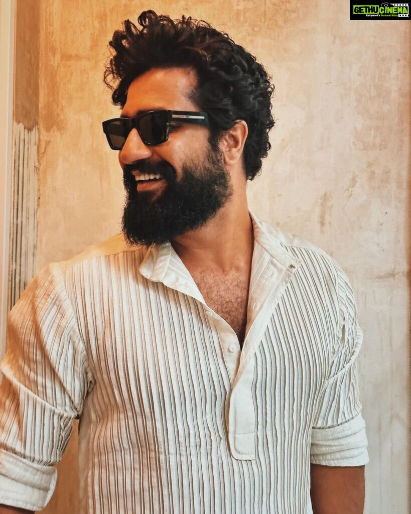 Vicky Kaushal Instagram - Picture taken in 2 minutes… caption pichle 2 ghante se soch raha hu. 🥳