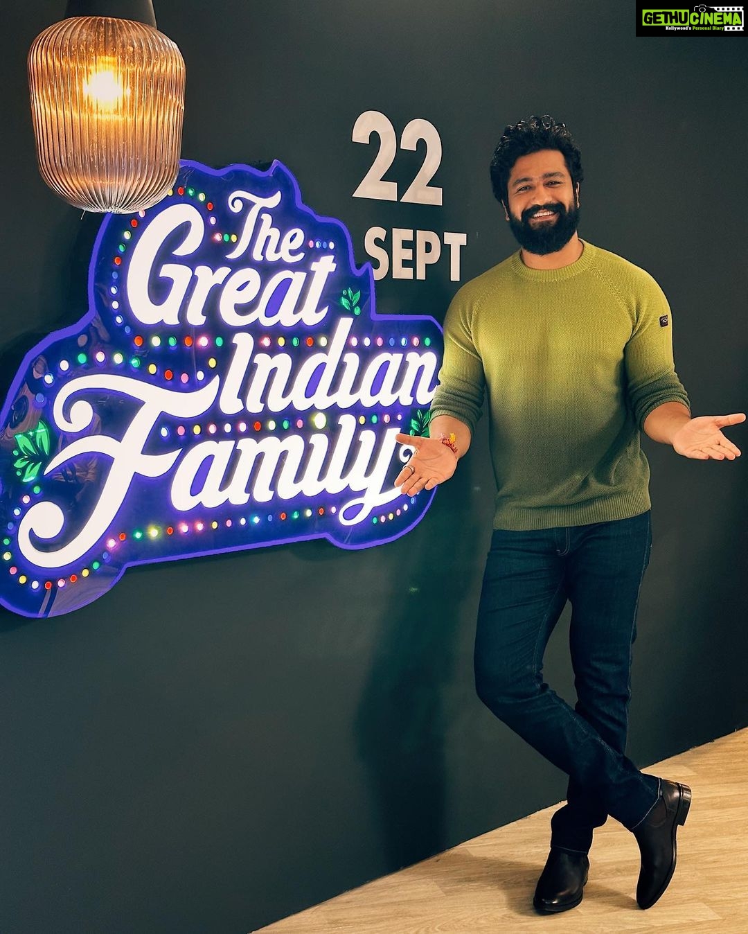 Vicky Kaushal Instagram - Entertainment ke liye janhit mein jaari… milte hain! 🤗🙏🏽❤️🍿 . #TheGreatIndianFamily in cinemas 22nd Sept!