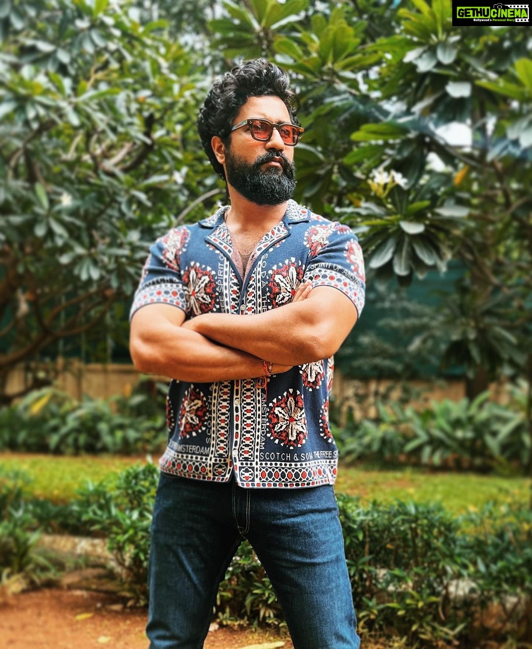 Vicky Kaushal Instagram - Waiting for 22nd Sept! #TheGreatIndianFamily #InCinemas 🍿🍿🍿 . Trailer- Link in bio.