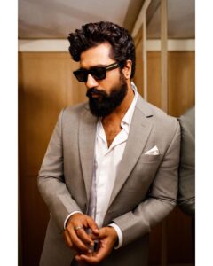 Vicky Kaushal Instagram - “Cameraman jaldi focus karo!”
