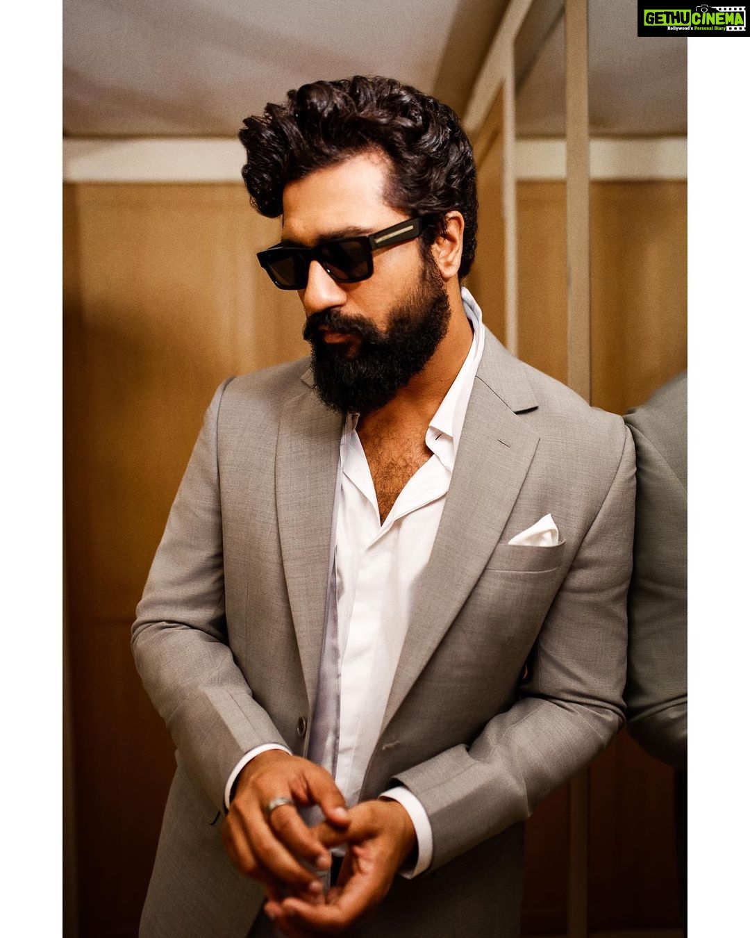 Vicky Kaushal - 2 Million Likes - āCameraman jaldi focus karo!ā
