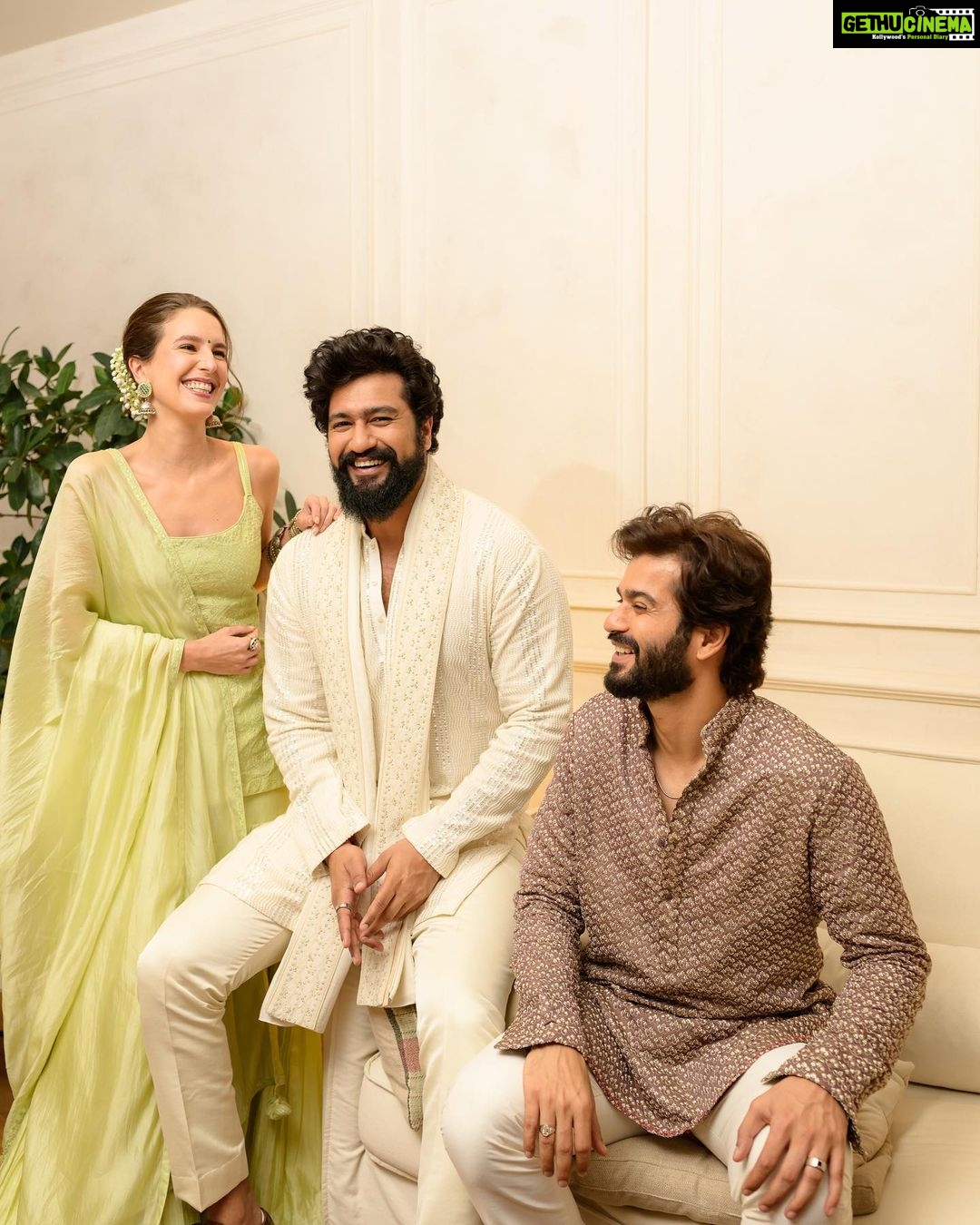 Vicky Kaushal - 2.2 Million Likes - Ganapati Bappa Morya! šš½