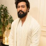 Vicky Kaushal Instagram - Ganapati Bappa Morya! 🙏🏽