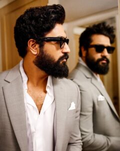 Vicky Kaushal Instagram - “Cameraman jaldi focus karo!”