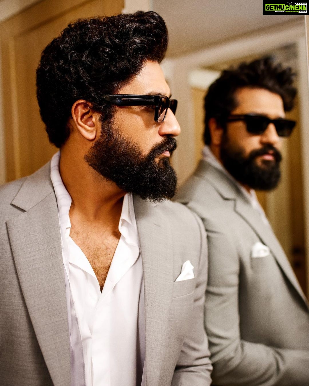 Vicky Kaushal - 2 Million Likes - āCameraman jaldi focus karo!ā