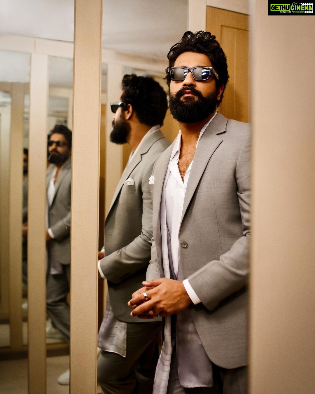 Vicky Kaushal - 2 Million Likes - āCameraman jaldi focus karo!ā