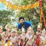 Vicky Kaushal Instagram – Bhajan Kumar aur humaare pyaare nanhe Kanhaiyaas ki taraf se aap sabko… Happy Janmashtami! 🪈🦚❤️☀️🙏🏽