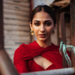 Vidhi Pandya Instagram - "Jise anjam tum samajhti ho, Ibtida hai kisi kahaani ki." - Sarvat Hussain #beuniquelyyou #love