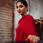 Vidhi Pandya Instagram - "Jise anjam tum samajhti ho, Ibtida hai kisi kahaani ki." - Sarvat Hussain #beuniquelyyou #love