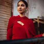 Vidhi Pandya Instagram - "Jise anjam tum samajhti ho, Ibtida hai kisi kahaani ki." - Sarvat Hussain #beuniquelyyou #love