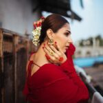Vidhi Pandya Instagram - Kabhi kisi ko muqammal jahaan nahi milta, kahi zameen, kahi aasmaan nahi milta. - Nida Fazli 🥀 Photographed by - @bharat_rawail Makeup by - @makeupbynidhhikaushal Hair by - @_hair.me.out._ #beuniquelyyou #love