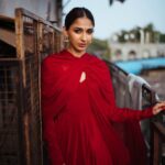 Vidhi Pandya Instagram - Kabhi kisi ko muqammal jahaan nahi milta, kahi zameen, kahi aasmaan nahi milta. - Nida Fazli 🥀 Photographed by - @bharat_rawail Makeup by - @makeupbynidhhikaushal Hair by - @_hair.me.out._ #beuniquelyyou #love