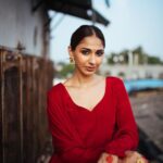 Vidhi Pandya Instagram - Kabhi kisi ko muqammal jahaan nahi milta, kahi zameen, kahi aasmaan nahi milta. - Nida Fazli 🥀 Photographed by - @bharat_rawail Makeup by - @makeupbynidhhikaushal Hair by - @_hair.me.out._ #beuniquelyyou #love