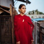 Vidhi Pandya Instagram - Kabhi kisi ko muqammal jahaan nahi milta, kahi zameen, kahi aasmaan nahi milta. - Nida Fazli 🥀 Photographed by - @bharat_rawail Makeup by - @makeupbynidhhikaushal Hair by - @_hair.me.out._ #beuniquelyyou #love