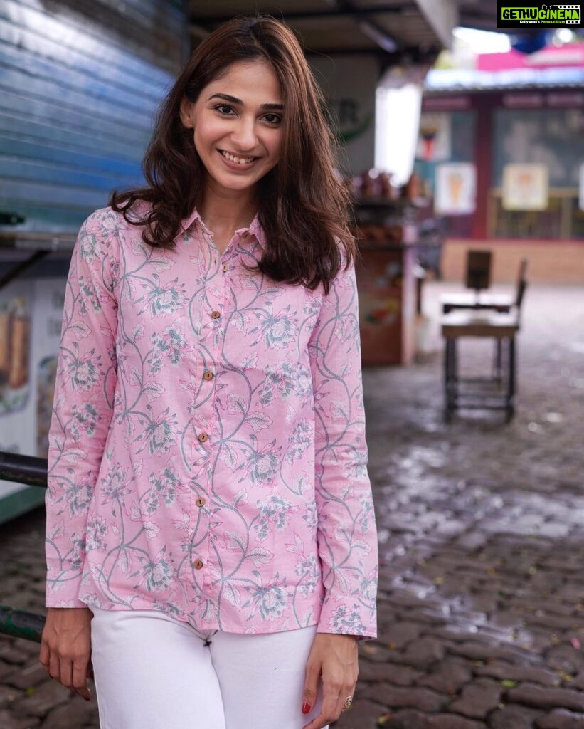 Vidhi Pandya Instagram - New shirt, new day, new you.👔 here’s the sneak peak to our new shirts collection. We cannot wait to see you in them.. 🥰 New collection is live now on our NANAKI website. ( link is mentioned in my bio) follow @nanaki_shop for every update. Happy shopping. 🫶🏻🌻🧿 #Nanakishirts #Nanakifashion #Nanakiprints #Shirtstyle #fresh #purecotton #newyou #womenshirts #classicelegance #shopwithus #beuniquelyyou #love