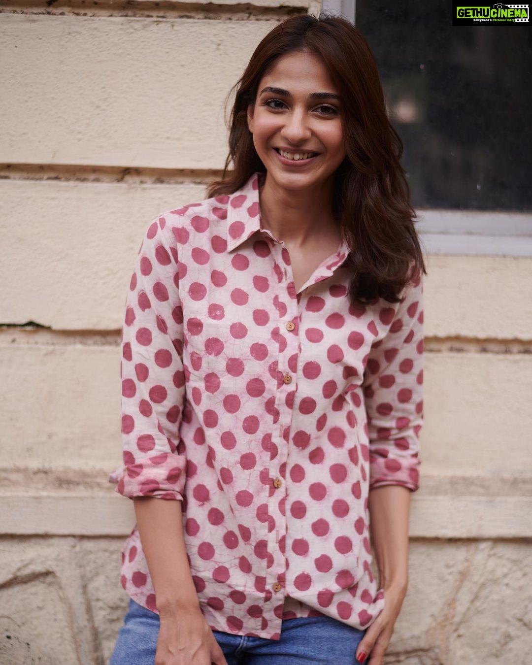 Vidhi Pandya Instagram - New shirt, new day, new you.👔 here’s the sneak peak to our new shirts collection. We cannot wait to see you in them.. 🥰 New collection is live now on our NANAKI website. ( link is mentioned in my bio) follow @nanaki_shop for every update. Happy shopping. 🫶🏻🌻🧿 #Nanakishirts #Nanakifashion #Nanakiprints #Shirtstyle #fresh #purecotton #newyou #womenshirts #classicelegance #shopwithus #beuniquelyyou #love