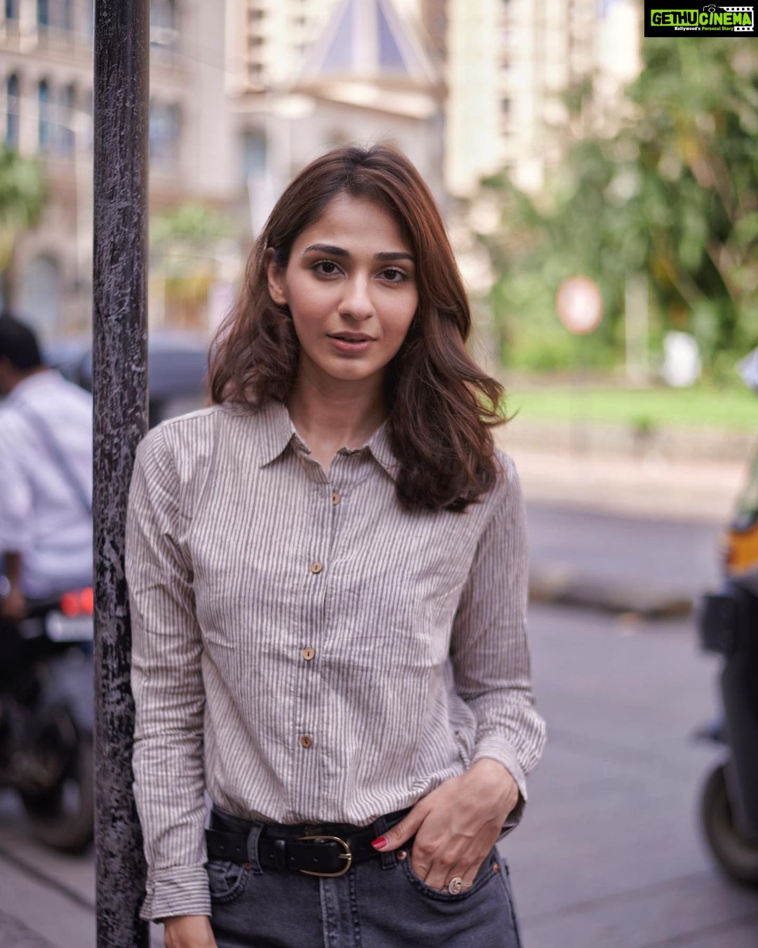 Vidhi Pandya Instagram - New shirt, new day, new you.👔 here’s the sneak peak to our new shirts collection. We cannot wait to see you in them.. 🥰 New collection is live now on our NANAKI website. ( link is mentioned in my bio) follow @nanaki_shop for every update. Happy shopping. 🫶🏻🌻🧿 #Nanakishirts #Nanakifashion #Nanakiprints #Shirtstyle #fresh #purecotton #newyou #womenshirts #classicelegance #shopwithus #beuniquelyyou #love