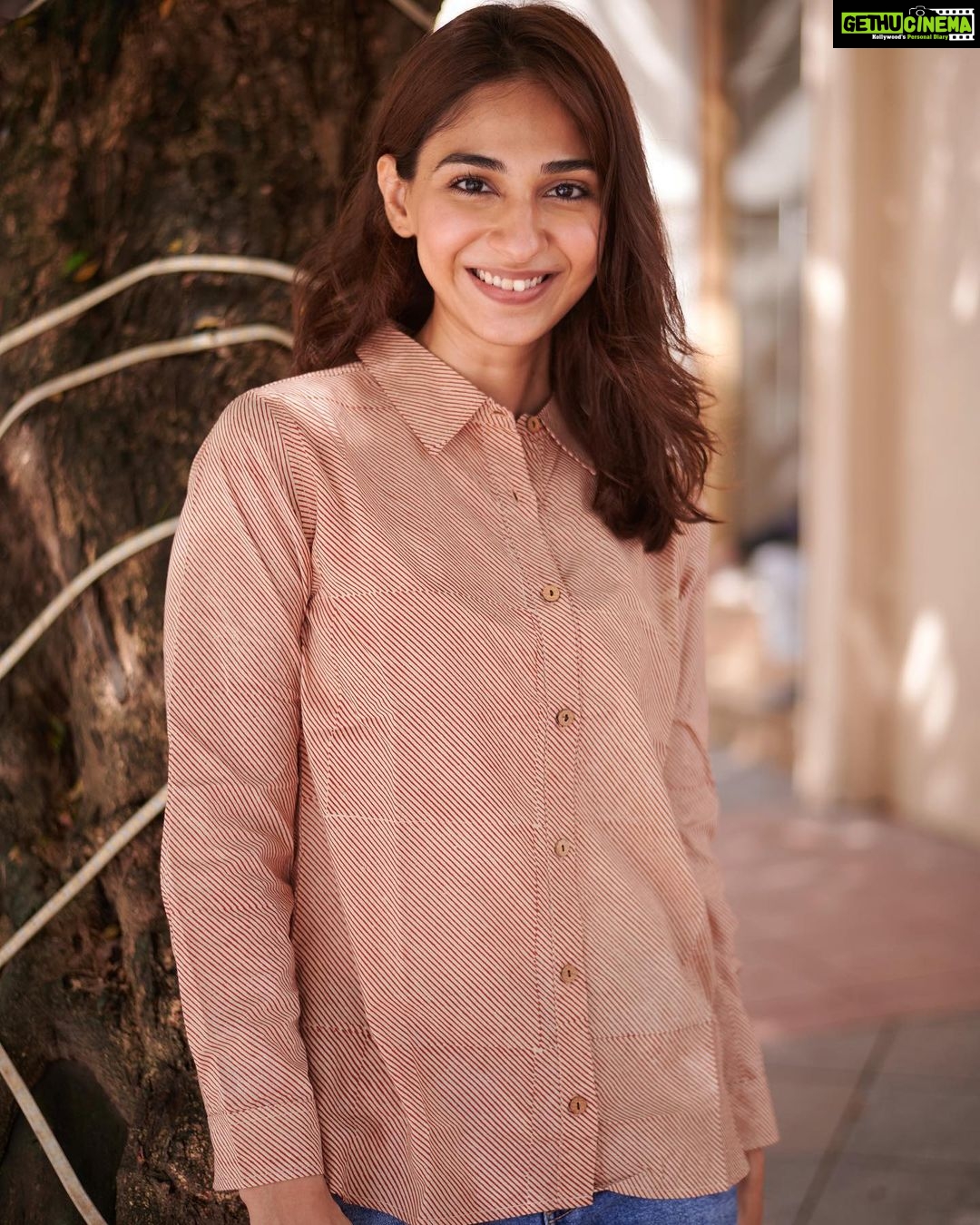 Vidhi Pandya Instagram - New shirt, new day, new you.👔 here’s the sneak peak to our new shirts collection. We cannot wait to see you in them.. 🥰 New collection is live now on our NANAKI website. ( link is mentioned in my bio) follow @nanaki_shop for every update. Happy shopping. 🫶🏻🌻🧿 #Nanakishirts #Nanakifashion #Nanakiprints #Shirtstyle #fresh #purecotton #newyou #womenshirts #classicelegance #shopwithus #beuniquelyyou #love