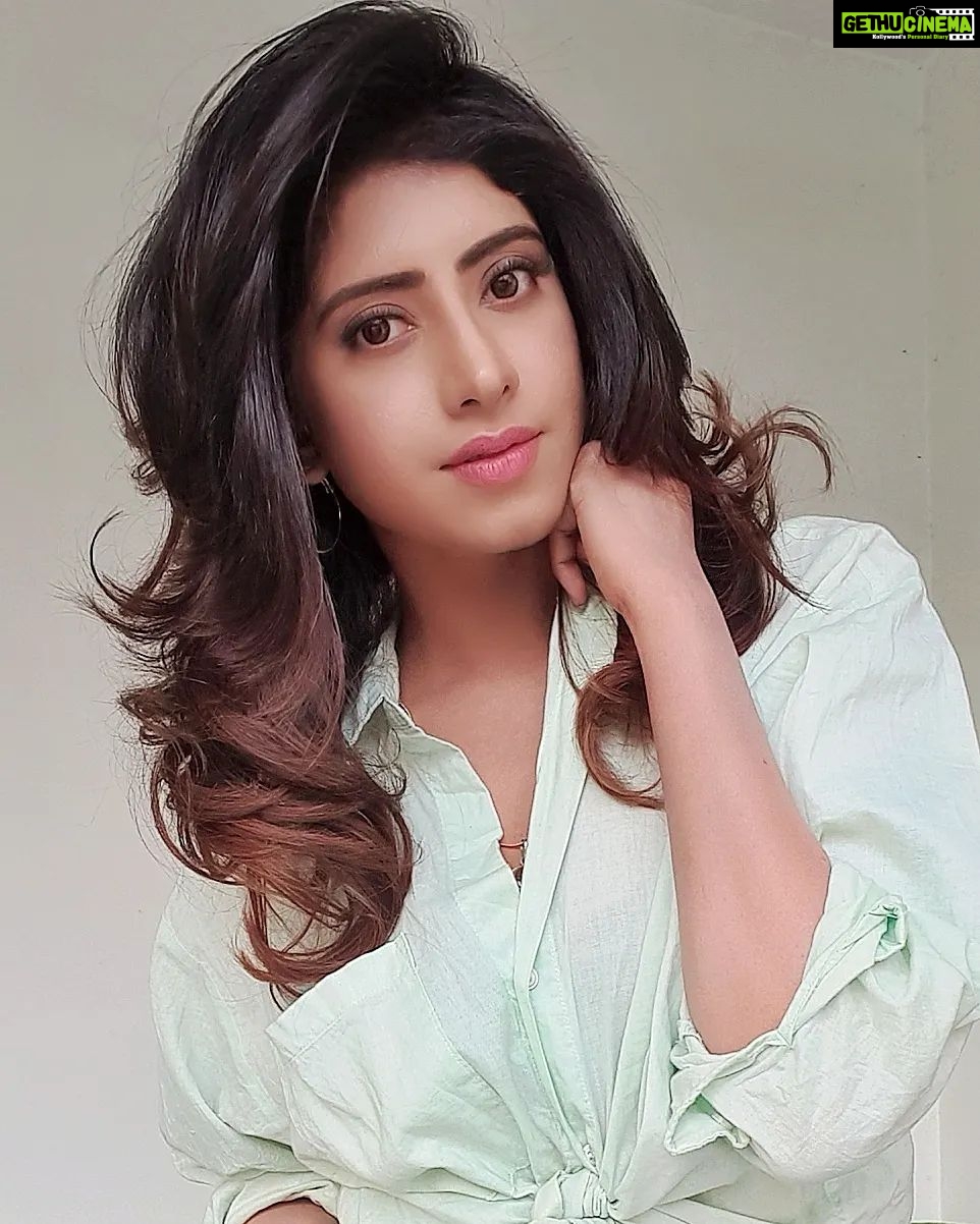Vindhya Tiwari Instagram - Anybody seeing me for the first tym ever 🙈🤷♀️😉 Hi 👋 #pyarapyara ❤️ #goodhairday #lovelife #selfie Mumbai, Maharashtra