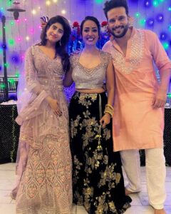 Vindhya Tiwari Instagram - Thank u for ur kindness and amazing hospitality….u made me feel right at home 🏡  @kashmera1 @krushna30 thank u so much for having me #gannpatibappamorya❤️