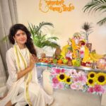 Vindhya Tiwari Instagram – वक्रतुण्ड महाकाय सूर्यकोटि समप्रभ – निर्विघ्नं कुरु मे देव सर्वकार्येषु सर्वदा !! ✨🙏🏻❤️ #गणपतीबाप्पामोरया Mumbai – मुंबई
