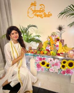 Vindhya Tiwari Instagram - वक्रतुण्ड महाकाय सूर्यकोटि समप्रभ - निर्विघ्नं कुरु मे देव सर्वकार्येषु सर्वदा !! ✨🙏🏻❤️ #गणपतीबाप्पामोरया
