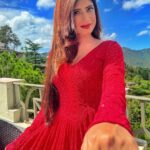 Vindhya Tiwari Instagram – Swipe ➡️ to see why am I glowing??🙈❤️✨ Ranikhet-The beauty of hills