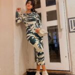 Vindhya Tiwari Instagram - Flaunting my hourglass figure ⌛️sometimes with the addition of metaphorical wings 🦋 is often depicted as a symbol that human existence is fleeting, and that the “sands of time” will run out for every human life n before it runs out enjoy n cherish every moment of ur existence on this earth 🌍 Mumbai, Maharashtra
