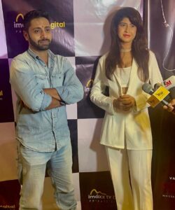 Vindhya Tiwari Instagram - Here we start filming 🎥  @imaxxtv @aashishsinha_director @sarojsharma @dishadesire 
#imaxxtvdigital #webseries #moraljustice #familyentertainment #stopscrollingstartwatchig #imaxxtv #ganpatibappamorya
