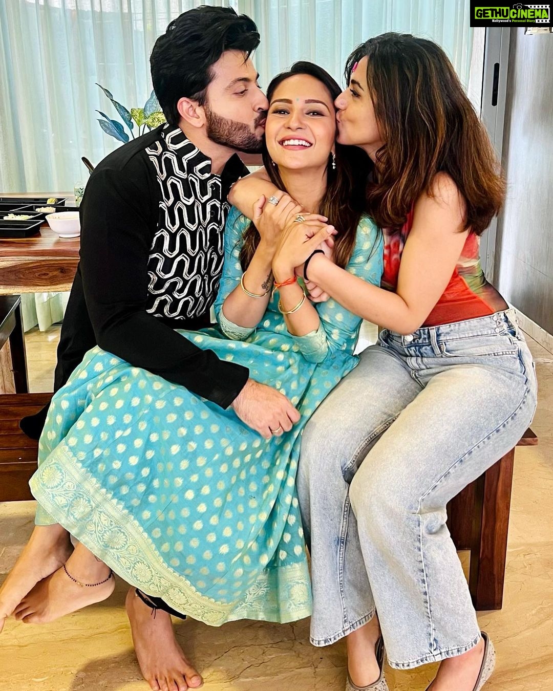 Vinny Arora Instagram - Very few humans I have loved so much, as much as I love you ❤️ Here’s wishing a happy birthday & the happiest life to our sunshine girl , now pour us both a big glass of wine ok🍷💃🏻