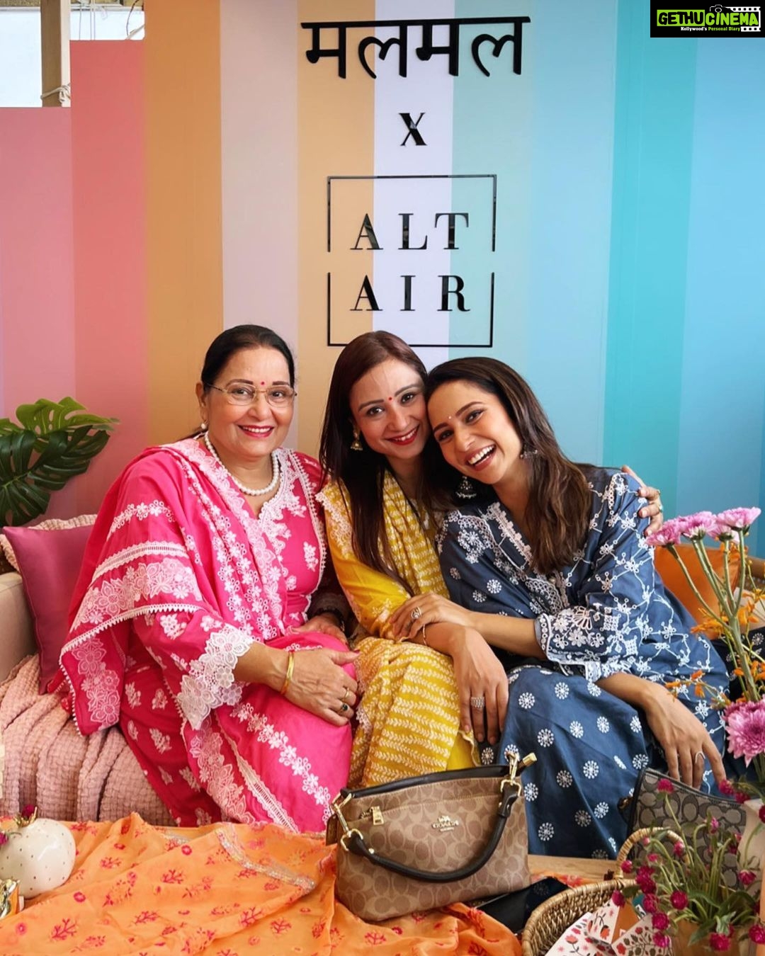 Vinny Arora Instagram - All things pretty at the launch of @shopmulmul’s new collection ❤️ My girls by my side made for the best Saturday outing 🥰