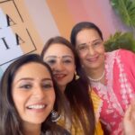 Vinny Arora Instagram - All things pretty at the launch of @shopmulmul’s new collection ❤️ My girls by my side made for the best Saturday outing 🥰