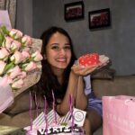 Virti Vaghani Instagram – Saying bye to teen while smiling teeth to teeth!❤️