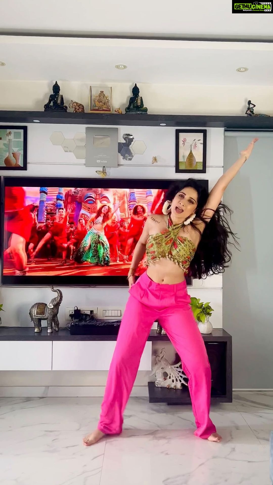 Vrushika Mehta Instagram - I donβt know why but I had to do this π
So you tell me why? Please tag @tamannaahspeaks π #reelitfeelit #feelitreelit #reels #trending