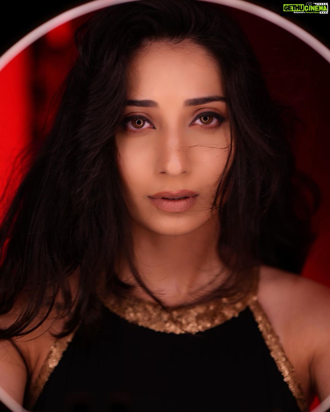 Vrushika Mehta Instagram - Swipe to see the third picture 😕 Pc: @_24frame