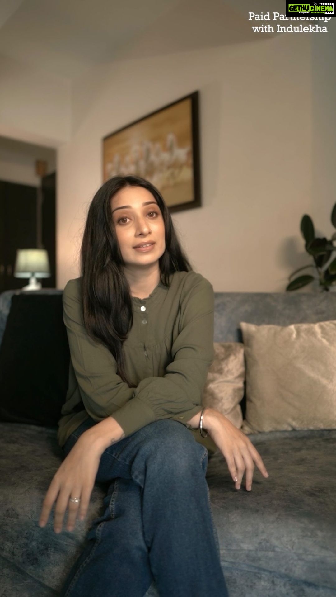 Vrushika Mehta Instagram - Say goodbye to dandruff troubles and hello to healthy, dandruff-free hair with @indulekha_care Dandruff Treatment! πβ¨ The Indulekha Svetakutaja Hair Oil, with its clinically proven dandruff control in just 2 weeks*, is your perfect solution. πββοΈ Combine it with the Indulekha Dandruff Treatment Shampoo for amazing results. Donβt let dandruff cramp your style - get yours today and enjoy beautiful, dandruff-free hair! #AD #IndulekhaSvetakutaja #AntiDandruff #IndulekhaHairOil #haircare #IndulekhaPartner #indulekhahaircare #byebyedandruff *Based on a clinical study conducted by an independent Clinical Research Organization in 2022.